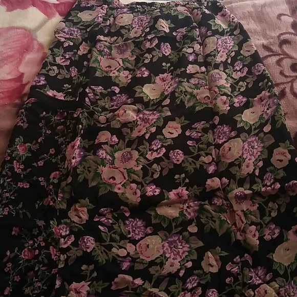 Floral skirt - Picture 2 of 2